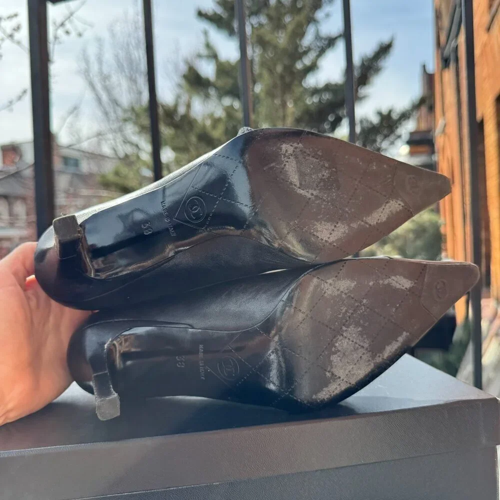Vintage Chanel Classic Pump Black Camellia Flower Pointed Toe Heels Black 7